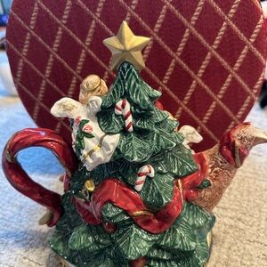 Fits and Foyd Omnibus Christmas Teapot